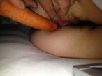 Спящей жене, засунул свежую морковку во влагалище и всё это без смазки