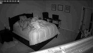 Муж крепко спит рядом, а жену тихонечко трахает мускулистый мужчина - Реальные кадры скрытой камерой
